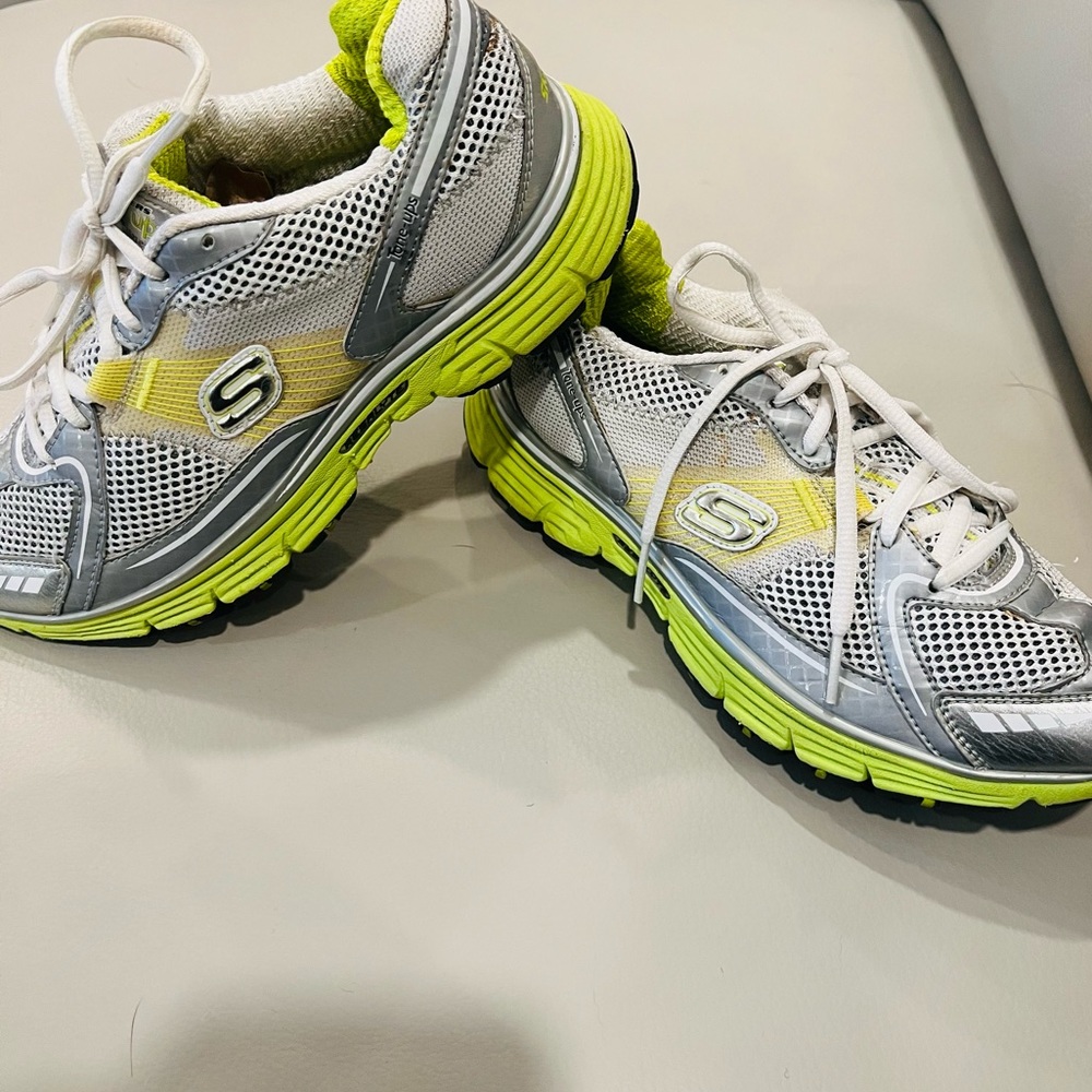 SKECHERS TONE UPS RESALYTE FITNESS ATHLETIC SHOES